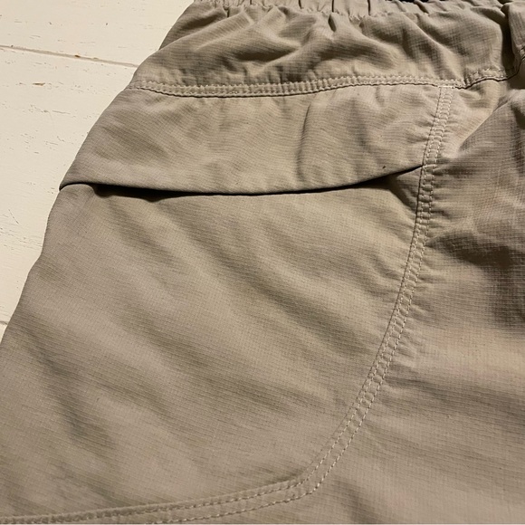 The North Face Shorts Mens Large Beige 10” Nylon Stow Pocket Hiking Fishing Camp - Picture 9 of 11